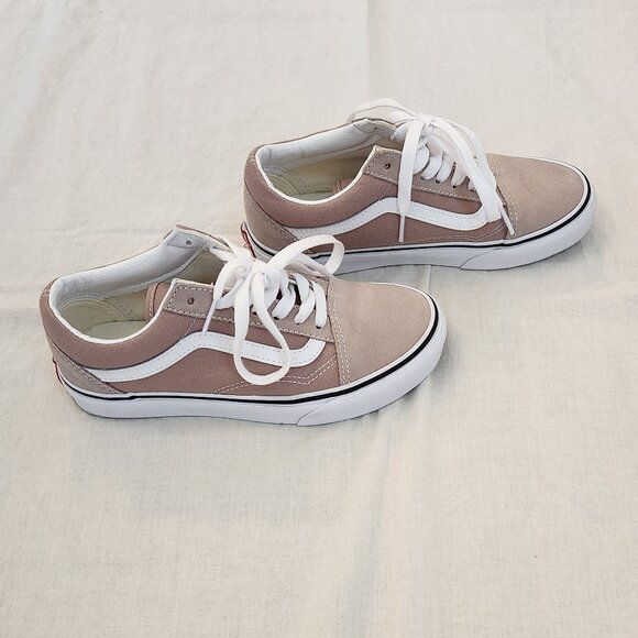 Like New - Vans Old Skool Shoe  - Size 5.5 - Picture 5 of 15